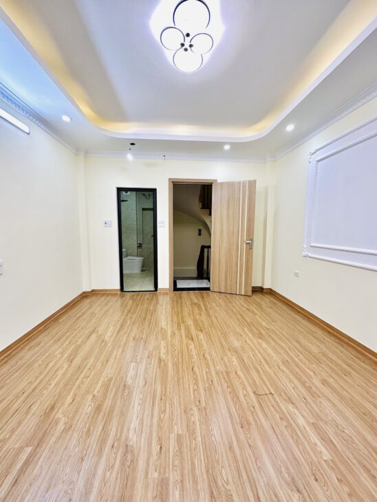 Bán Nhà Trung Tâm Phường Lĩnh Nam – Diện Tích 36m2 – THANG MÁY – Giá Chỉ Hơn 5 Tỷ – SỔ ĐỎ TRAO