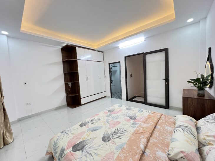 Bán nhà P. Vĩnh Hưng DT 30m2x5T MT 4,3m cách ôtô tránh 20m ngõ rộng thoáng, nhà xây mới. Giá: 5.5tỷ