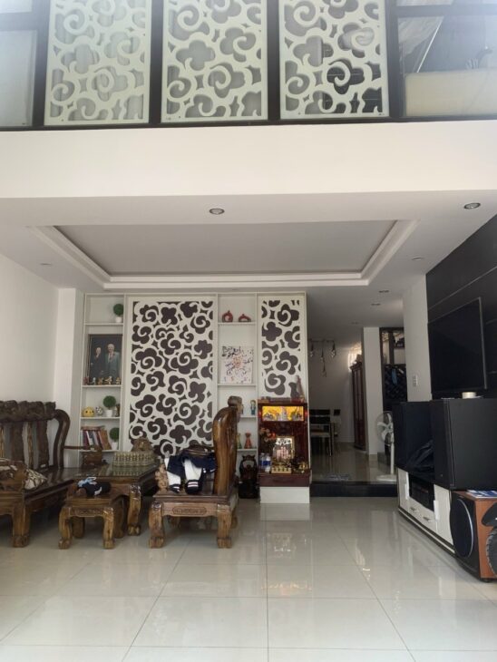 Nhà 4 tầng 4 ngủ ở ngay nhà đẹp đất 92m2 TT Hải Châu đường Ba Đình giá 6.5 tỷ
