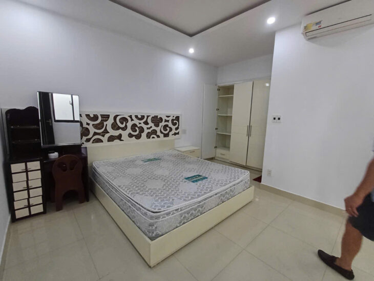 Nhà 4 tầng 4 ngủ ở ngay nhà đẹp đất 92m2 TT Hải Châu đường Ba Đình giá 6.5 tỷ