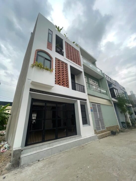 22 .VIP TX43- CĂN HỘ DỊCH VỤ – NHÀ LỚN- 2MT TRƯỚC SAU- 5,45×15=81m2 – 10 PHÒNG – ĐƯỜNG THÔNG