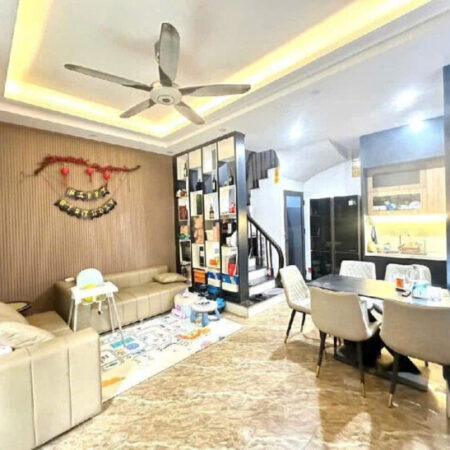 Nhà đẹp Việt Hưng 5 tầng 1 nhà ra oto tránh 43,4m; 4,85 tỷ