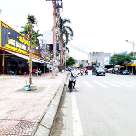 Bán đất mặt đường AEON vô cùng đẹp, 240m, mặt tiền 12m, Giá 130 tr/m, đang cho thuê 30 triệu