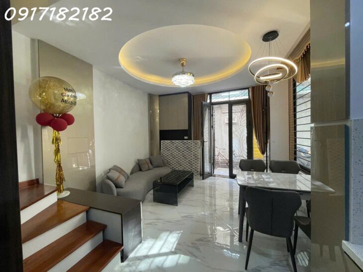 Cực Căng Bán Nhà Ngõ 268 Ngọc Thụy full nội thất cao cấp .ô tô đỗ cửa