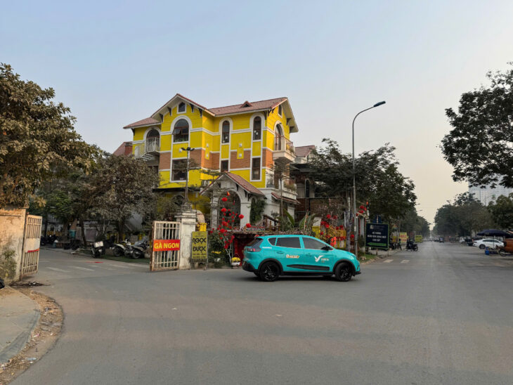 Chính Chủ nhờ bán biệt thự đơn lập, có hầm ôto, mặt phố lê trọng tấn. 242m, mặt tiền 9m, nở hậu.