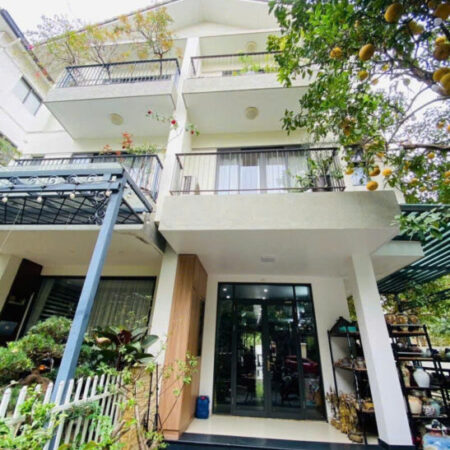 Bán BT tại Vinhomes Thăng Long, 44,5 tỷ, 200m, 4 tầng. Phong cách cổ điển sang trọng