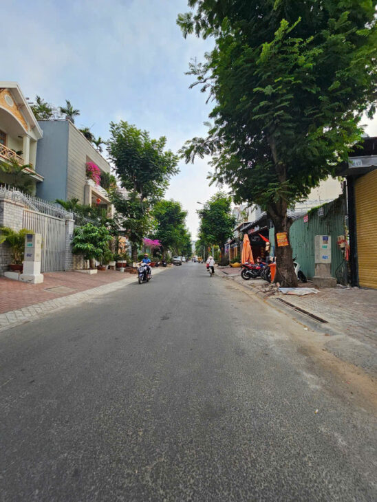 QUẬN 7,87M2 Ngang lớn 6M, Hẻm Xe Hơi,Gần mặt tiền- 5p qua Q1,4