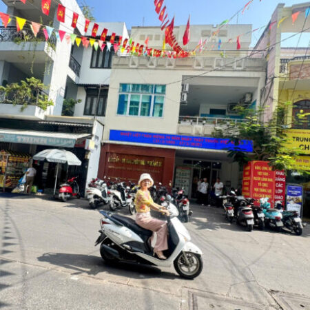 CẦN SANG CHỦ MỚI QUẢN LÝ NHÀ MẶT TIỀN 16M XE HƠI ĐẬU NGÀY ĐÊM – ĐƯỜNG XÓM CHIẾU QUẬN 4