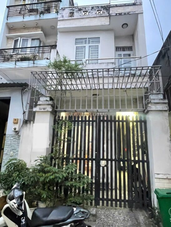 Bán nhà115m2 hẻm Bùi Văn Ba xe hơi đổ cửa 100m đến chợ chỉ nhỉnh 8 tỷ