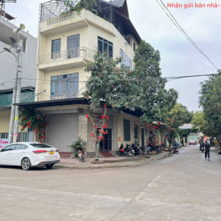 Bán nhà 3 tầng hai mặt tiền kinh doanh, tổ 5, TT Quang Minh, Mê Linh. Gần KCN công nhân đông đúc.