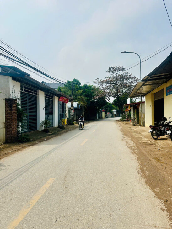 GIÁ CHỈ HƠN 2 TỶ DT 63 M ĐẤT MẶT ĐƯỜNG NHỰA KINH DOANG TẠI ĐƯỜNG 418