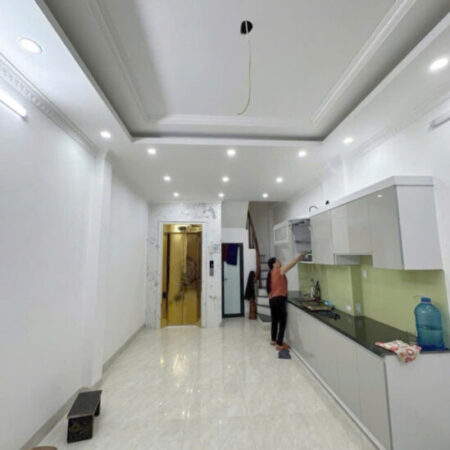 Bán nhà Quan Nhân, Thang máy – 50m ra phố, nhà mới cực sang – Tiện ích đầy đủ sổ đỏ vuông đẹp