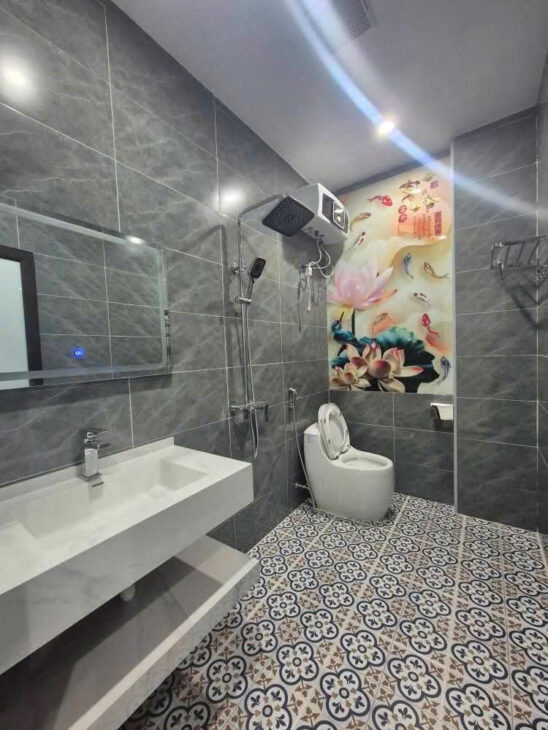 BÁN TÒA KHÁCH SẠN TRÊN PHỐ TUYẾN NGUYỄN CHÍ THANH KINH DOANH SẦM UẤT. 5200M2 SỬ DỤNG 320TY. KIM MÃ,