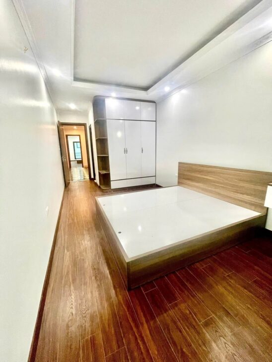 HOÀNG MAI – DÒNG TIỀN – CHDV – Ô TÔ ĐỖ CỬA – THANG MÁY – 8 PHÒNG KHÉP KÍN – 2 MẶT THOÁNG