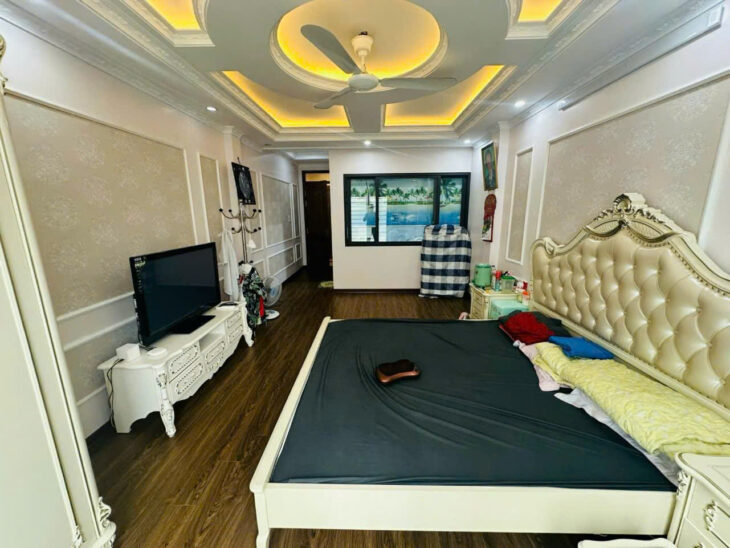 bán nhà Thanh Xuân 40m Nguyễn Ngọc Nại,thang máy, ô tô 16 chỗ vào nhà, khu phân lô,