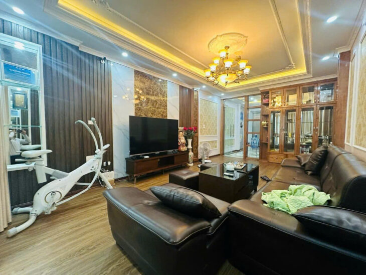 bán nhà Thanh Xuân 40m Nguyễn Ngọc Nại,thang máy, ô tô 16 chỗ vào nhà, khu phân lô,