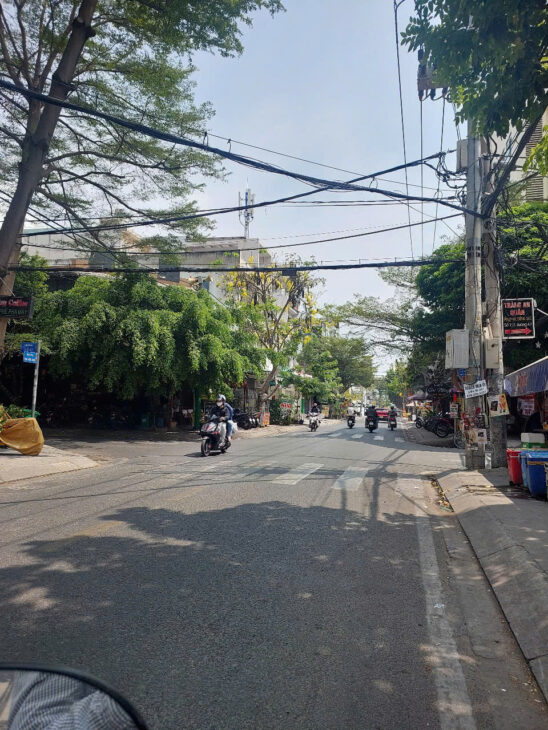 QUẬN 7,87M2 Ngang lớn 6M, Hẻm Xe Hơi,Gần mặt tiền- 5p qua Q1,4