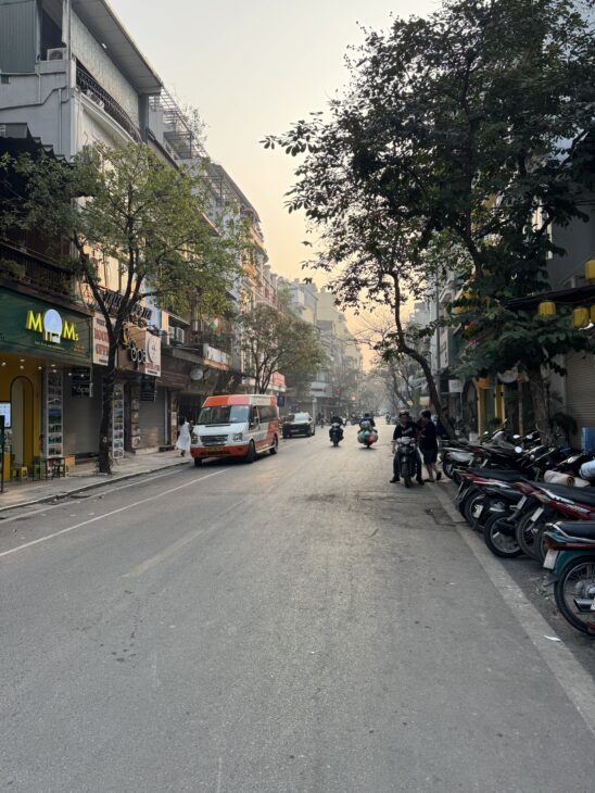 Bán nhà Phân lô ô tô khu quân đội Lý Nam Đế, cách mặt phố 20m, diện tích 55m MT 5.5 giá 23 tỷ