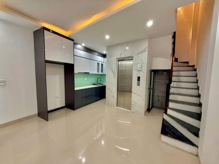 279 ĐỘI CẤN- CHỈ NHỈNH 8 TỶ- NHÀ MỚI 6 TẦNG – THANG MÁY – Ở LUÔN – 50M RA OTO