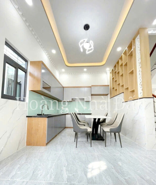 NHÀ PHỐ LÊ VĂN LƯƠNG, 6×13.5M, 4 TẦNG, XE HƠI TRONG NHÀ, 8.2 TỶ