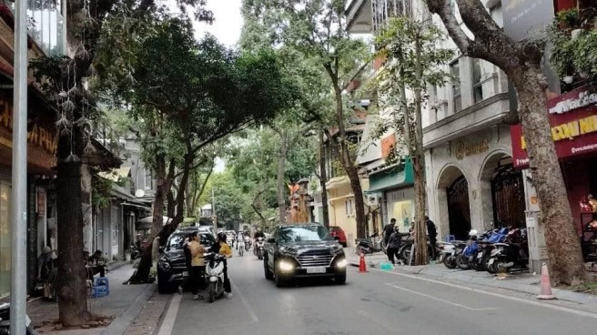 BÁN NHÀ QUẬN 1 , GIÁ RẺ 200m2 , 12m x 16m GIÁ CHỈ 38 TỶ ĐƯỜNG TRƯỚC NHÀ 10m ÔTÔ TRÁNH SÔ HỒNG VUÔNG