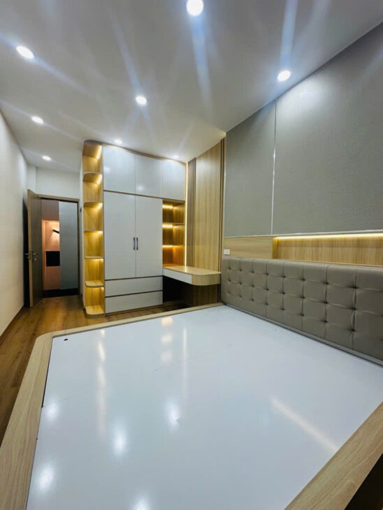 HÀO NAM – 6T THANG MÁY – 10M RA MẶT PHỐ – 30X6T – 8.2 TỶ