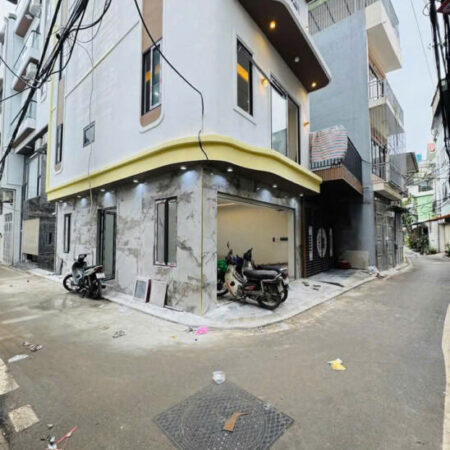 **Bán nhà phố Tư Đình, Long Biên – 50m², 7 tầng thang máy, vị trí chiến lược!**