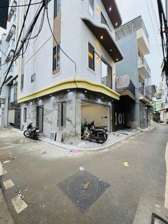 **Bán nhà phố Tư Đình, Long Biên – 50m², 7 tầng thang máy, vị trí chiến lược!**