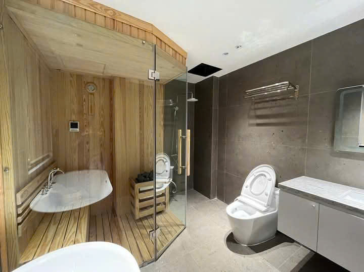 **Bán nhà phố Tư Đình, Long Biên – 50m², 7 tầng thang máy, vị trí chiến lược!**