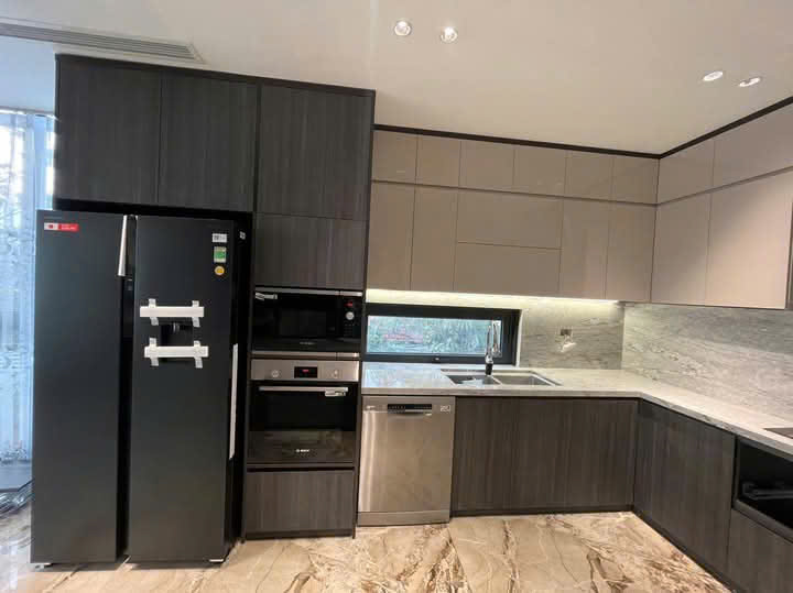 **Bán nhà phố Tư Đình, Long Biên – 50m², 7 tầng thang máy, vị trí chiến lược!**