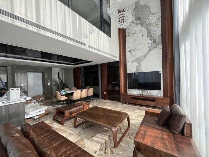 **Bán nhà phố Tư Đình, Long Biên – 50m², 7 tầng thang máy, vị trí chiến lược!**