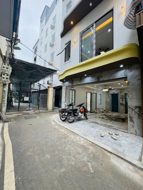 **Bán nhà phố Tư Đình, Long Biên – 50m², 7 tầng thang máy, vị trí chiến lược!**