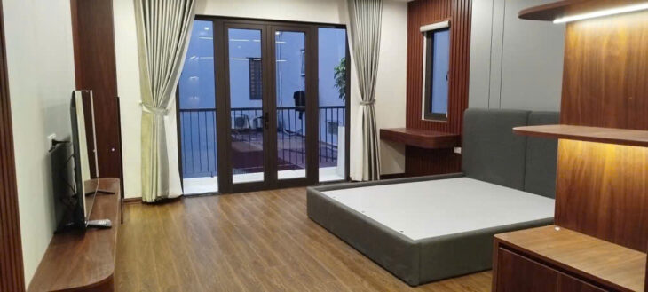 **Phố Trạm, Long Biên: Nhà mới 7 tầng, thang máy, mặt tiền 5m, giá tốt nhất thị trường!**