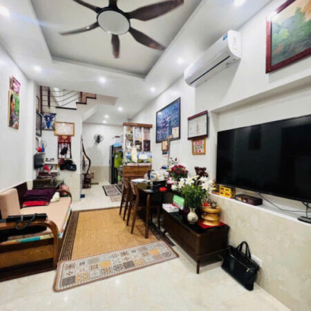 Nhà phố Hào Nam 8,25 tỷ – 39m x 4T trước nhà rộng gần 4m, nội thất đẹp ở ngay