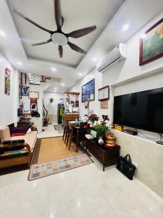 Nhà phố Hào Nam 8,25 tỷ – 39m x 4T trước nhà rộng gần 4m, nội thất đẹp ở ngay