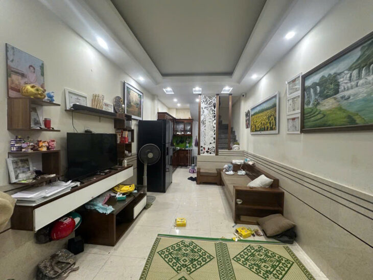 BÁN NHÀ 192 LÊ TRỌNG TẤN .6,25 Tỷ. Ngõ nông thoáng, sạch sẽ. • Pháp lý: Sổ đỏ riêng.