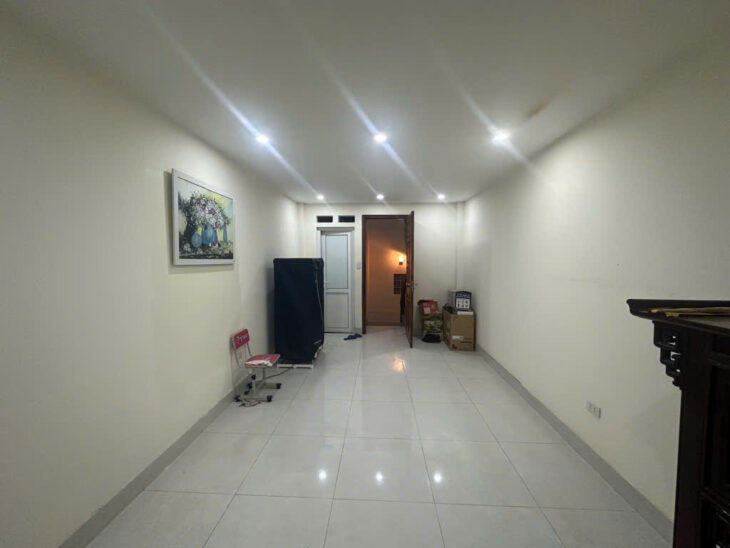 BÁN NHÀ 192 LÊ TRỌNG TẤN .6,25 Tỷ. Ngõ nông thoáng, sạch sẽ. • Pháp lý: Sổ đỏ riêng.