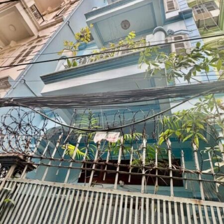 BÁN NHÀ -MẶT NGÕ-PHỐ HÀO NAM- BA GÁC ĐỖ CỬA –NHÀ ĐẸP-Ở LUÔN-PHÁP LÝ CHUẨN