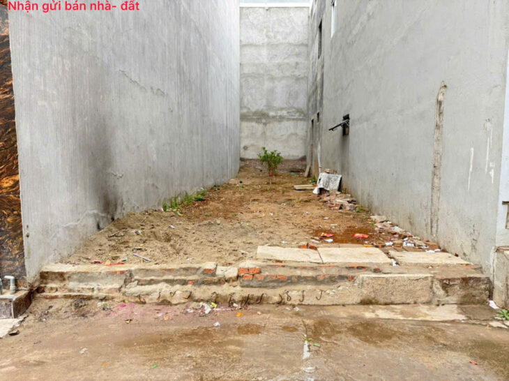 Đất đẹp Chi Đông, Mê Linh, HN. Đường thông, oto đỗ cửa. Vị trí đẹp, ngay trung tâm thị trấn.