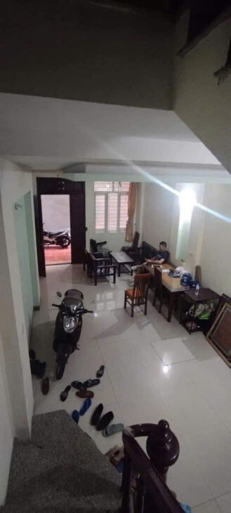 B.ÁN NHÀ PHỐ LẠC LONG QUÂN, NHÀ 5 TẦNG DÂN XÂY KIÊN CỐ, SỔ ĐỎ VUÔNG VẮN 40M2, 6.8TY