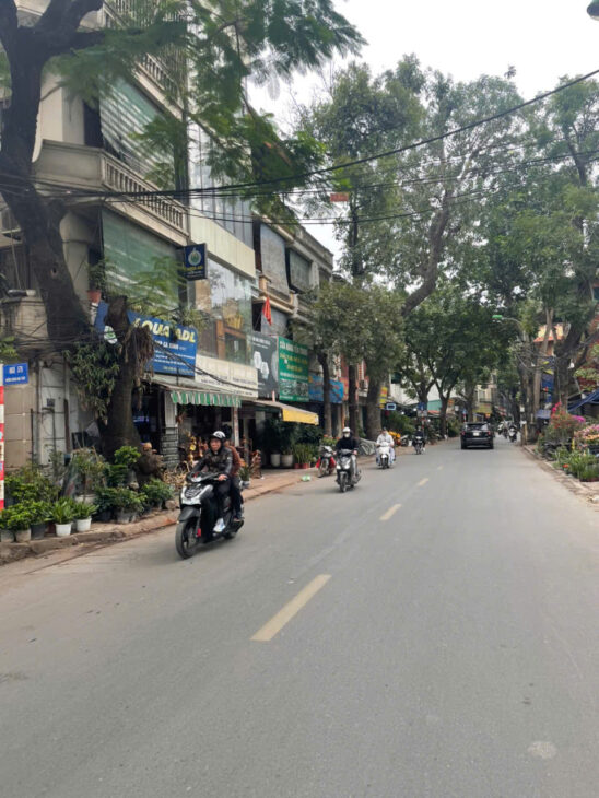 CẦN BÁN ĐẤT MẶT PHỐ HOÀNG HOA THÁM, 75M, 2 mặt phố- mặt tiền trên 5m, 21 tỷ, kd sầm uất