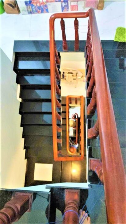 NHÀ ngay UBP. PHÚ HỮU, Tp TĐ, 4 TẦNG mái bằng, HẺM 9M – SHR – Gía CHỈ 6,6ty. LH 0909185988