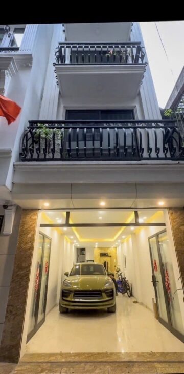 BÁN NHÀ CẦU GIẤY 50M-7T-THANG MÁY-18TY. LH: 0982769586