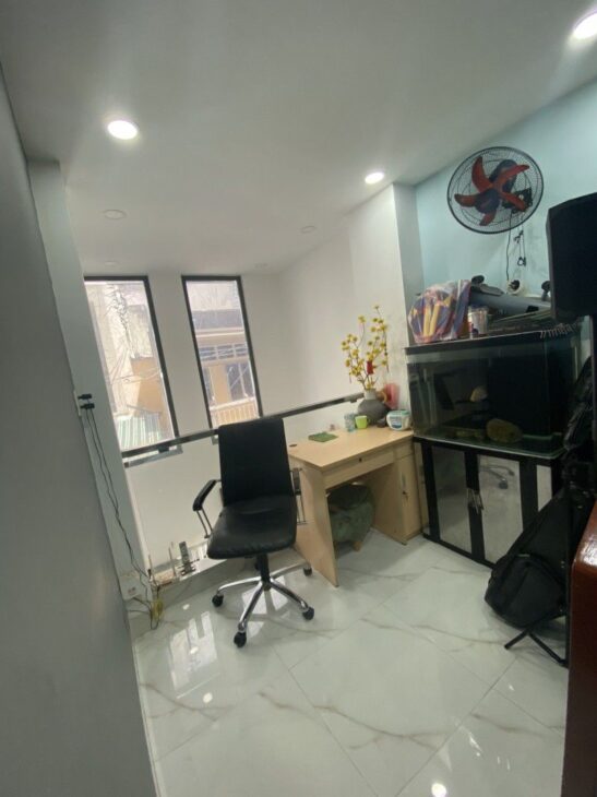 PHÚ NHUẬN – NHỈNH 4 TỶ – HẺM 3 GÁC – 4 LẦU MỚI ĐẸP – NGANG HƠN 4M – 3 PN CỰC ĐẸP.