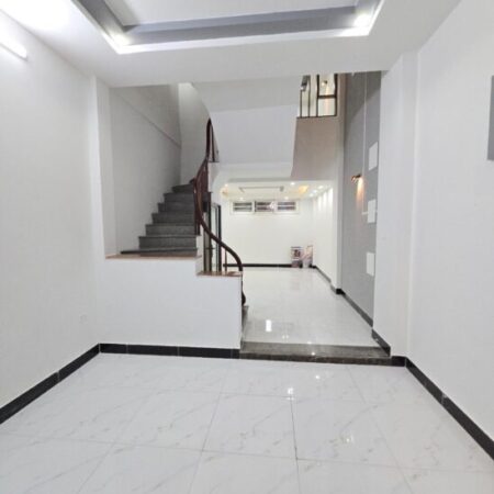 NHÀ ĐẸP NGÃ TƯ SỞ – 5 TẦNG MỚI Ở NGAY Ô TÔ GẦN HƠN 6 TỶ