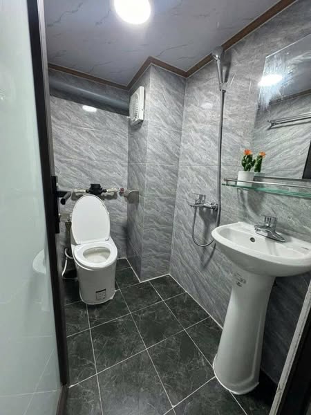 CHUYỂN NHƯỢNG CHDV LÔ GÓC 105M x 7 TẦNG – FULL PHÒNG – DÒNG TIỀN KHỦNG – PHỐ VĂN TIẾN DŨNG, DT 1,2