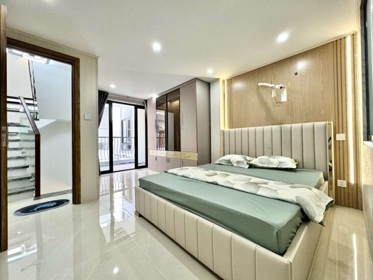 Bán Nhà Nguyên Hồng 45m2, Ngang 5.2m , 4 Tầng, Ôtô Tới Nhà Nhỉnh 7 Tỉ