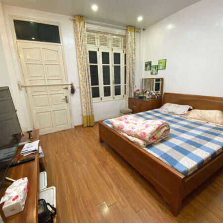 Giá hời! Nhà đẹp NGUYỄN TRÃI, 40m, lô góc, ngõ nông, gần phố, gần tàu điện, chỉ 7.6 tỷ