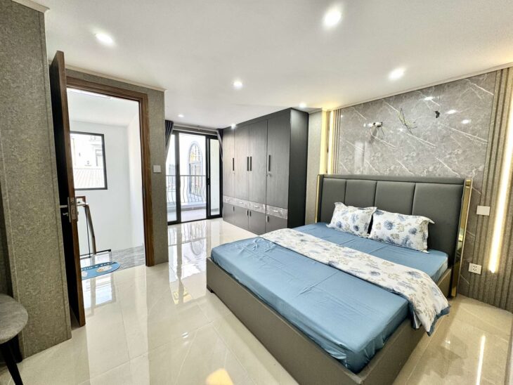 Bán Nhà Nguyên Hồng 45m2, Ngang 5.2m , 4 Tầng, Ôtô Tới Nhà Nhỉnh 7 Tỉ