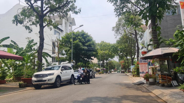 Bán nhà mặt tiền đúc 3 tầng 108 m2 (5mx21m), đường 10m, giá cháo 7tỷ5, KDC sầm uất, đầy đủ tiện